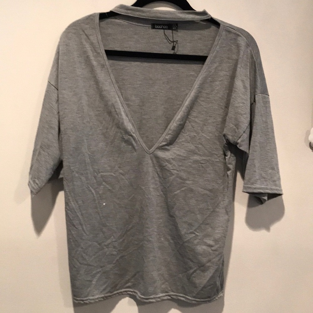 LOW CUT BOOHOO SHIRT